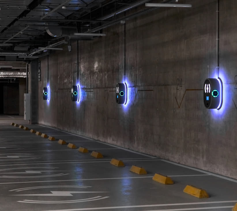 Подземный паркинг с более чем 800 парковочными местами располагается прямо под кварталом DEPO. он оснащен не только парковочными местами для вас и для ваших гостей, но и велобоксами и кладовыми. А для владельцев электромобилей предусмотрены зарядные станции.